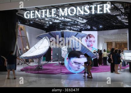 Haus Nirgendwo: Gentle Monster Laden im ICONSIAM - Bangkok - Thailand, Januar 2026 *** Haus Nirgendwo Gentle Monster Store im ICONSIAM Bangkok Thailand, Januar 2026 Stockfoto