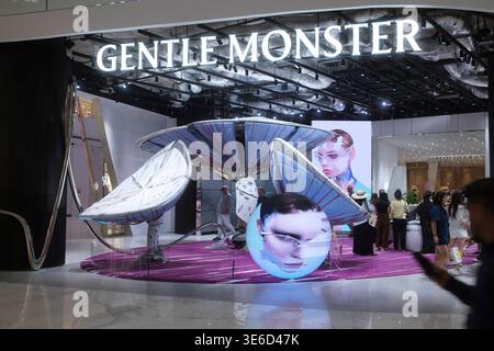 Haus Nirgendwo: Gentle Monster Laden im ICONSIAM - Bangkok - Thailand, Januar 2026 *** Haus Nirgendwo Gentle Monster Store im ICONSIAM Bangkok Thailand, Januar 2026 Stockfoto