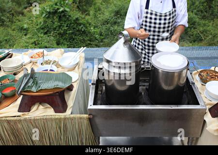 Thailändische gedämpfte Schweineknödel (Kow Griep Pag Mor) in der Provinz Ubon Ratchathani, Thailand Stockfoto