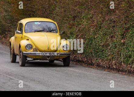 Volkswagen Käfer beim Landsend-Prozess Cornwall Stockfoto