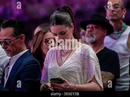 Miami, USA. April 2026. Inter Miami CF gegen Austin FC Marc Anthony und seine Frau Nadia Ferreira vor dem MLS-Spiel zwischen Inter Miami CF und Austin FC im Nu Stadium am 4. April 2026 in Miami, Florida, USA. Quelle: HMB Media/Alamy Live News Stockfoto