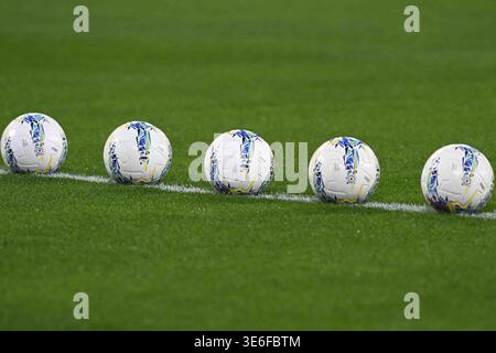 Napoli, Italien , 5. April 2026 die offiziellen Bälle des Spiels während der Serie A Enelive zwischen SSC Napoli und AC Milan:Agostino Gemito/Alamy Live News Stockfoto