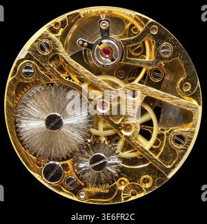 Makroaufnahme des Innenraums einer alten Taschenuhr mit handgefertigtem mechanischem Uhrwerk Stockfoto