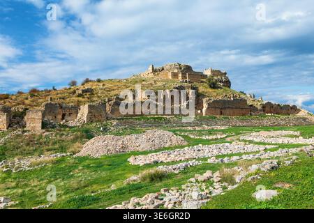 Stadion, akropolis der antiken griechischen Stadt Tlos in Lycia, auf dem lykischen Weg. Berühmte historische Stätte in der Region Antalya. Beliebter Ort für familienreisen Stockfoto