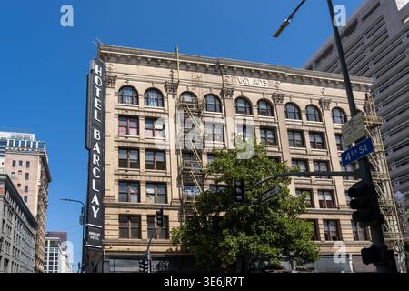 Historisches Barclay Hotel in Downtown Los Angeles an der Ecke 4th und Main Street, Los Angeles, CA, USA Stockfoto