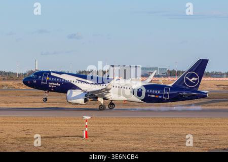 Lufthansa Airbus a320 in Sonderfarben am Flughafen Helsinki Stockfoto