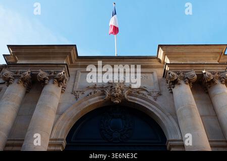 Außenansicht des Eingangs zum Hotel de Matignon , dem offiziellen Wohnsitz und Arbeitsplatz des Regierungschefs der französischen Regierung . Paris. Frankreich. Stockfoto