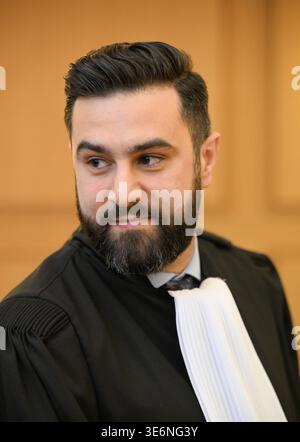 Nivelles, Belgien. April 2026. Der Rechtsanwalt der Zivilpartei Vardges Khanjaryan wurde während der Verfassung der Geschworenen beim Prozess gegen Luciana Mbote vor dem wallonischen Brabant Assizes Gericht am Dienstag, den 7. April 2026 in Nivelles vorgestellt. Mbote wird beschuldigt, ihren Partner Fabrice Kayembe Makolo im Juni 2021 zu Tode erstochen zu haben. Sie wurde im April 2023 zu 12 Jahren Gefängnis verurteilt, aber dieses Urteil wurde vom Kassationsgericht aufgehoben. Ein neuer Prozess beginnt in der wallonischen Provinz Brabant. BELGA FOTO JOHN THYS Credit: Belga News Agency/Alamy Live News Stockfoto