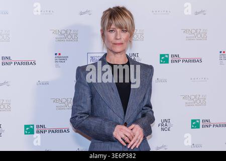 News - Photocall - Rendez-Vous Marina Fois nimmt am Photocall zur Präsentation der 16. Ausgabe des französischen Filmfestivals Rendez-Vous am 07. April 2026 in der französischen Botschaft im Palazzo Farnese in Rom, Italien Rom Palazzo Farnese Italien Teil Copyright: XEmanuelaxVertollix/xLiveMediax LPN 2378751 Stockfoto