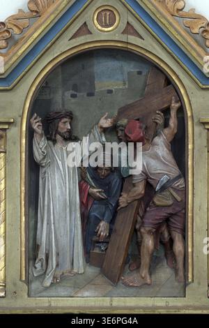 2. Kreuzweg, Jesus ist sein Kreuz gegeben. Stockfoto