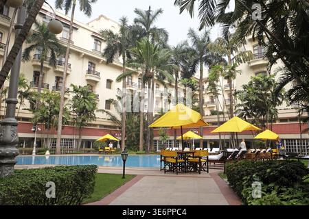 Das Oberoi Grand Hotel, früher bekannt als The Grand Hotel, liegt im Herzen von Kalkutta an der Jawaharlal Nehru Road in Kalkutta, Indien Stockfoto