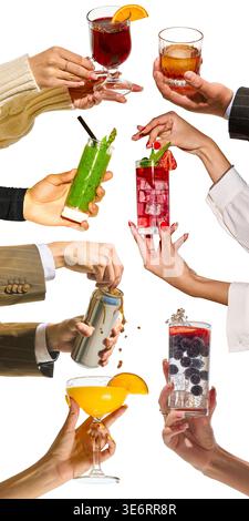 Hände halten bunte Cocktails isoliert auf weißem Hintergrund Collage Komposition. Stockfoto