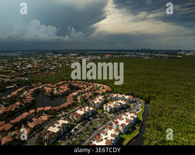 Luftaufnahme des Wohnviertels in Hollywood, Florida, nahe Miami bei Sonnenuntergang Stockfoto