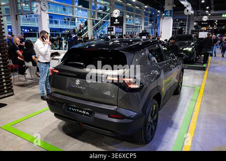 Zürich, Schweiz, 10. Oktober 2025. Rückansicht des neuen elektrischen SUV Suzuki e Vitara auf der Messe Auto Zurich Stockfoto