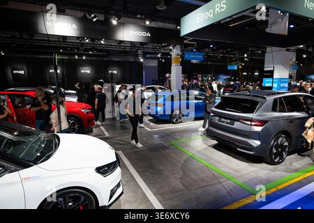 Zürich Schweiz 10. Oktober 2025 Weitsicht auf den Skoda-Messestand mit dem neuen Elroq RS auf der Auto Zurich Automobilausstellung Stockfoto