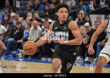 Orlando, Florida, USA, 8. April 2026, die Minnesota Timberwolves-Wache Terrence Shannon Jr #1 stürzt vor das Kia Center. (Foto: Marty Jean-Louis/Alamy Live News Stockfoto
