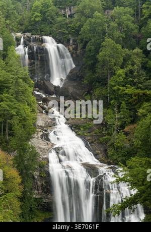 Der höchste Wasserfall im Osten der USA ist Whitewater Falls in der Jocassee Gorge in der Nähe von Sapphire North Carolina Stockfoto