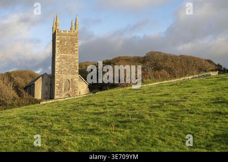 Gebäude aus Stein von Kirche St. Morwenna und St. Johannes der Täufer in Morwenstow, Cornwall Stockfoto