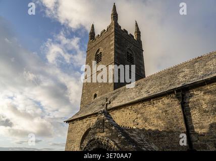 Stein Turm der Kirche St. Morwenna und St. Johannes der Täufer in Morwenstow, Cornwall Stockfoto