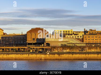 Am frühen Morgen sieht man die Stadt St. Paul Minnesota und den Mississippi River am Union Depot Stockfoto