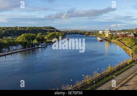 Blick am frühen Morgen auf St. Paul Minnesota und den Mississippi River Stockfoto