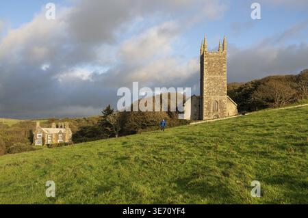 Gebäude aus Stein von Kirche St. Morwenna und St. Johannes der Täufer in Morwenstow, Cornwall Stockfoto