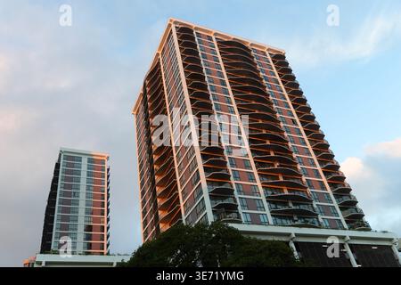 Hochhäuser bei Sonnenuntergang, Honolulu, Oahu, Hawaii, USA Stockfoto