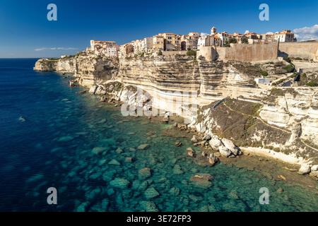 Bonifacio und die Klippen aus der Luft gesehen, Korsika, Frankreich Stockfoto