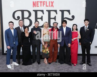 Los Angeles, USA. April 2026. (L-R) BEEF Season 2 Cast & Crew - Jake Schreier, William Fichtner, Mikaela Hoover, Lee Sung Jin, Carey Mulligan, Oscar Isaac, Charles Melton, Seoyeon Jang und Matthew Kim bei Netflix's BEEF Staffel 2 Los Angeles Premiere am Egyptian Theater in Hollywood, KALIFORNIEN am Mittwoch, den 8. ​April 2026. (Foto: Sthanlee B. Mirador/SIPA USA) Credit: SIPA USA/Alamy Live News Stockfoto