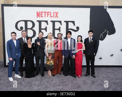 Los Angeles, USA. April 2026. (L-R) BEEF Season 2 Cast & Crew - Jake Schreier, William Fichtner, Mikaela Hoover, Lee Sung Jin, Carey Mulligan, Oscar Isaac, Charles Melton, Seoyeon Jang und Matthew Kim bei Netflix's BEEF Staffel 2 Los Angeles Premiere am Egyptian Theater in Hollywood, KALIFORNIEN am Mittwoch, den 8. ​April 2026. (Foto: Sthanlee B. Mirador/SIPA USA) Credit: SIPA USA/Alamy Live News Stockfoto