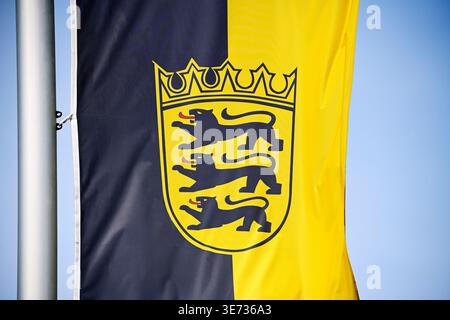 Schwenkende Flagge des Landes Baden-Württemberg Stockfoto