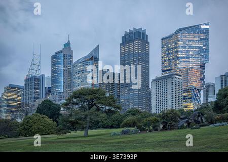 Wolkenkratzer des Central Business District in der Abenddämmerung. Sydney, New South Wales, Australien. Stockfoto