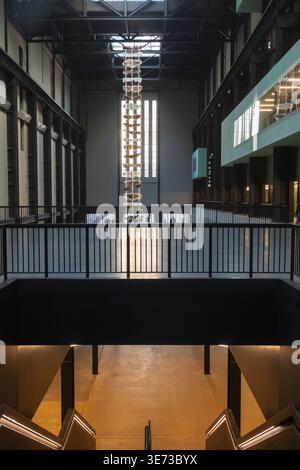 England, London, Southwark, Tate Modern, Innenansicht der Turbine Hall Stockfoto