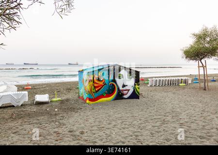 Reich dekorierte Strandhütte in Limassol Stockfoto