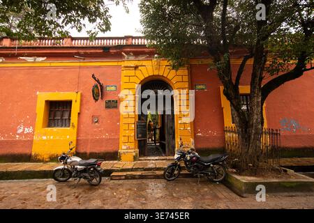 San Cristobal de las Casas, Chiapas; 1. Januar 2026: NA bolom Museum, ein altes Haus, das das Erbe von Frans Blom und Gertrude Duby bewahrt. Stockfoto