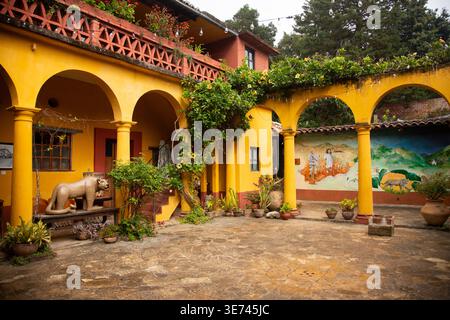 San Cristobal de las Casas, Chiapas; 1. Januar 2026: NA bolom Museum, ein altes Haus, das das Erbe von Frans Blom und Gertrude Duby bewahrt. Stockfoto