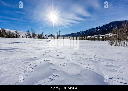 USA, Idaho, Sun Valley, Sonne scheint über der Winterlandschaft Stockfoto
