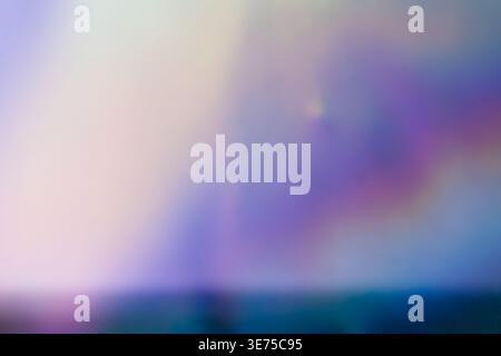 Traumhafter violetter und blauer Pastellhintergrund mit weicher Lichtdiffusion Stockfoto