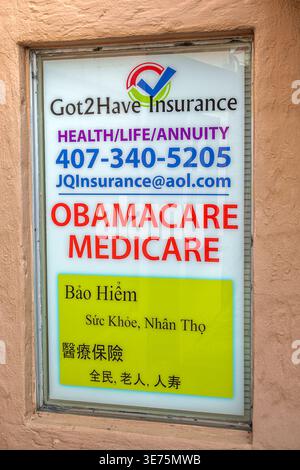 Orlando Florida, Little Vietnam, East Colonial Drive, Got2Have Versicherung Fenster Zeichen Obamacare Medicare Gesundheit Leben Rente, zweisprachige Beschilderung Vietnamesisch Stockfoto