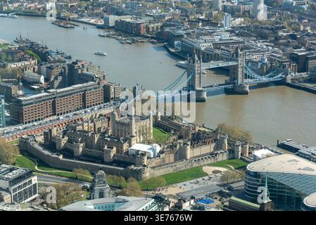 Vogelperspektive auf den Tower of London und die Tower Bridge, London UK Stockfoto