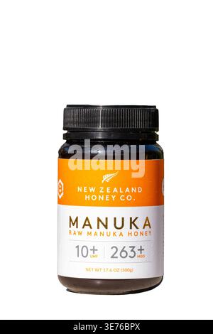 Glas New Zealand Honey Co. Roher Manuka-Honig, UMF 10+ MGO 263+, 500 g, auf weißem Hintergrund Stockfoto