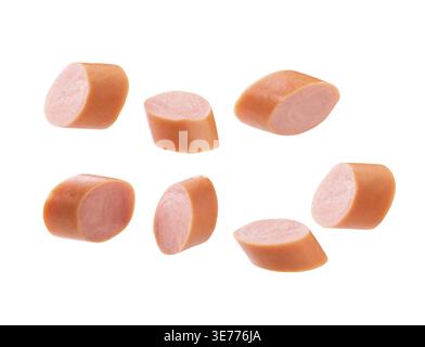 Wurstscheiben isoliert auf weißem Hintergrund, volle Schärfentiefe. Gekochte Wurstscheiben isoliert auf weißem Hintergrund Stockfoto