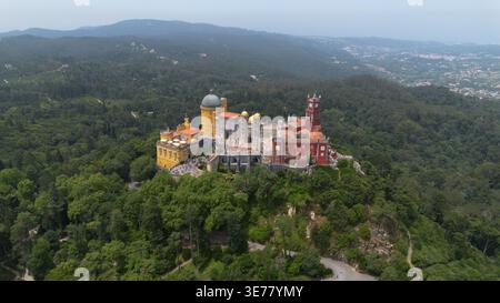 Drohnenfoto Palacio Nacional da Pena Sintra Portugal Europa Stockfoto
