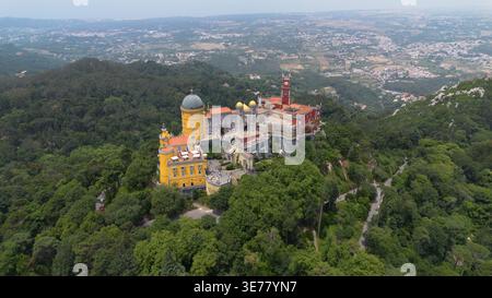 Drohnenfoto Palacio Nacional da Pena Sintra Portugal Europa Stockfoto