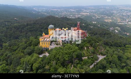 Drohnenfoto Palacio Nacional da Pena Sintra Portugal Europa Stockfoto