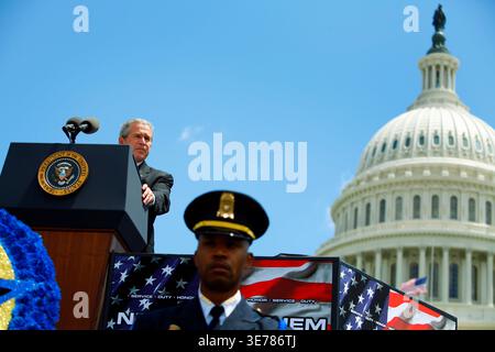 Präsident Bush spricht beim jährlichen Gedenkfeiertag für Friedensbeamte Stockfoto