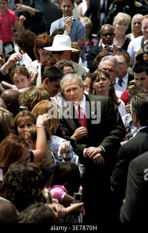 Präsident Bush spricht beim jährlichen Gedenkfeiertag für Friedensbeamte Stockfoto