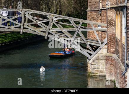 Die mathematische Brücke über den Fluss Cam in Cambridge, East Anglia Stockfoto