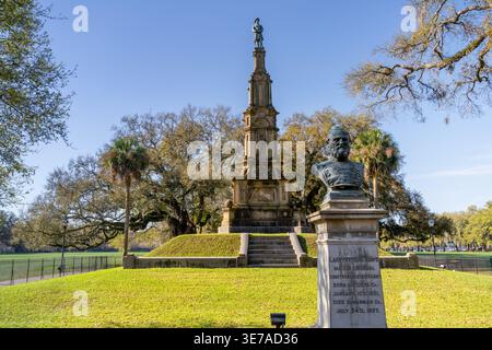 Savannah, USA - 11. März 2026: Blick auf das Civil war Monument neben dem Forsyth Park in der Innenstadt von Savannah Stockfoto