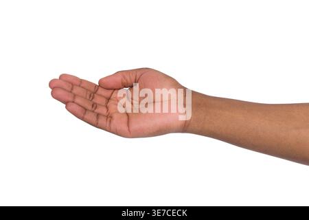 Hand des Schwarzen Mannes, der leere Handfläche vor weißem Hintergrund im Studio hält Stockfoto